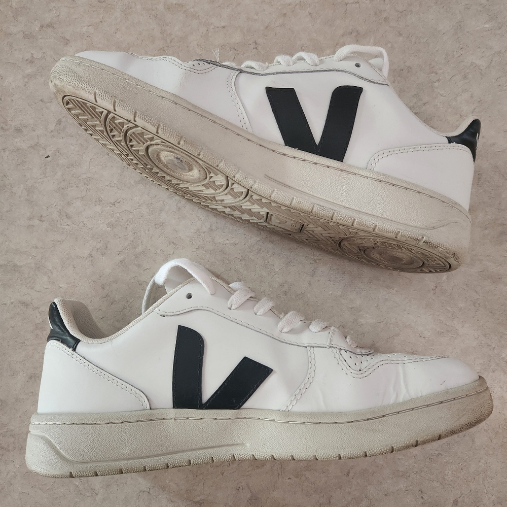 Veja V-10 Sneakers - Picture 2 of 10